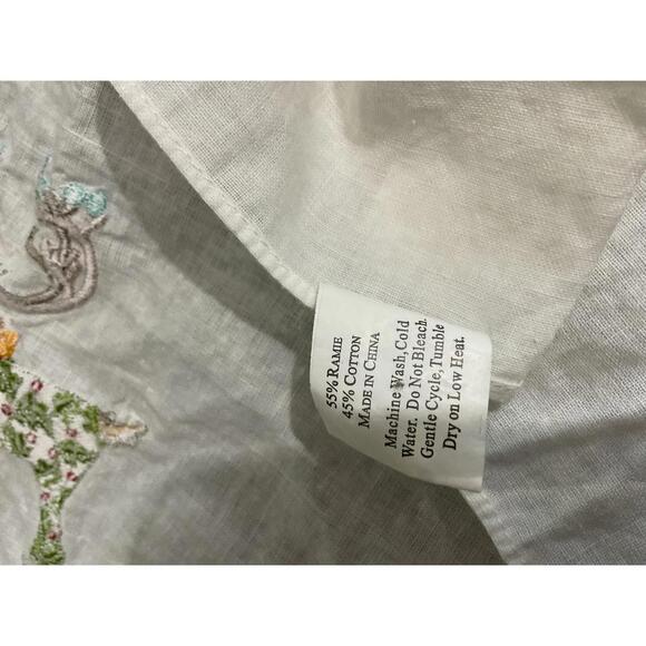 Patience Brewster Embroidered Reindeer Decorative Linen Towel - Picture 4 of 4